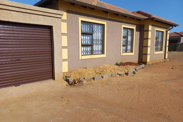 Beautiful House for Sale
In Bersig, Heidelberg 
Stand Size: 291 square meters

Address: contact agent 

Price: R740 000

Rates: ...