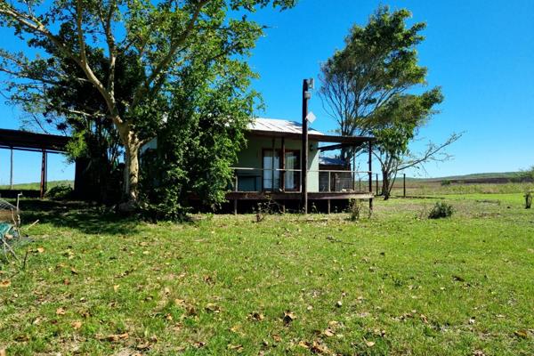 This Game Farm Cottage has 1 bedroom, 1 bathroom, an open plan kitchen &amp; lounge wit a patio &amp; 3 carports. There is Game viewing ...