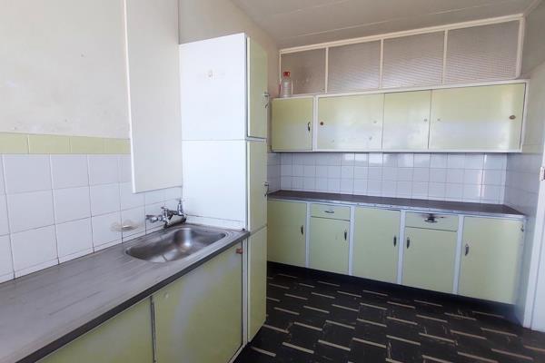 Located near all major amenities and there&#39;s a 24hr security at the gate. 

It offers 2 bedrooms, a kitchen, an open-plan lounge ...