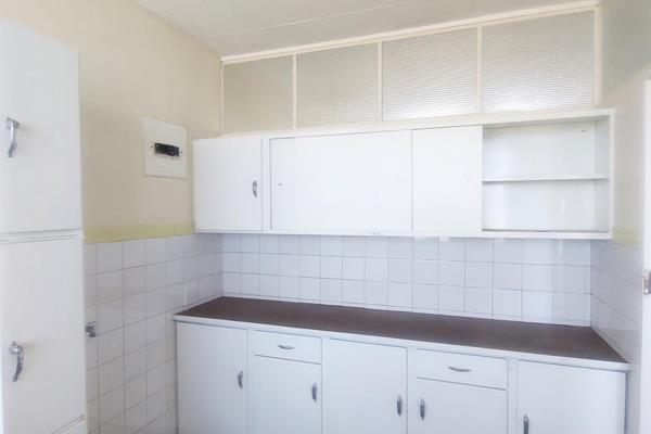 Located near all major amenities and there&#39;s a 24hr security at the gate. 

It offers 1 bedroom, a kitchen, an open-plan lounge ...