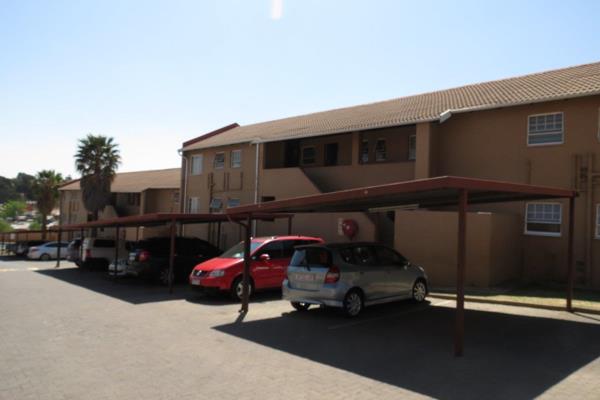 FOR SALE: This 2 bedroom flatlet / Apartment for sale, in Lindhaven (Roodepoort), is the ...