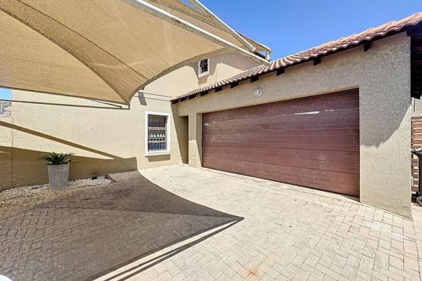 Available is a 3 bedroom house with modern finishings
Conveniently located close to the ...