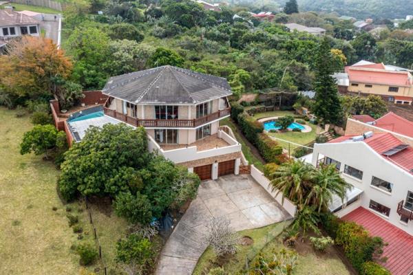 Fabulous Cintsa Views
Set at the top of a quiet cul-de-sac, this unique octagonal home ...