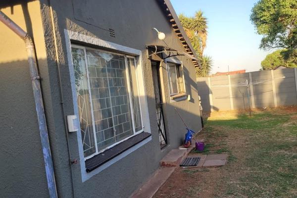 In this Boomed-off area of Lilianton, Boksburg, you will find this fully enclosed family ...