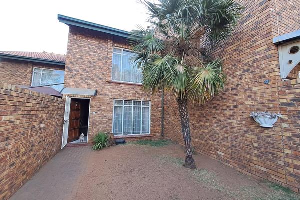 This modern unit, located in central Heidelberg, features a well-designed layout with ...