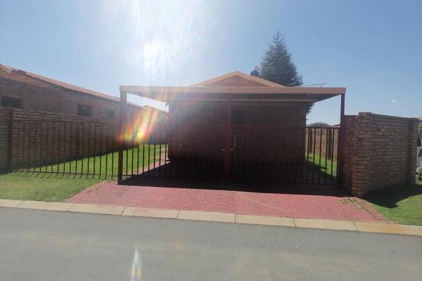 Spacious 3-Bedroom Townhouse for Rent in Secure Krugersdorp Complex

?? Property Overview: This modern and spacious 3-bedroom ...