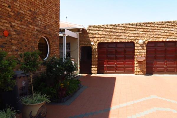 SOLE MANDATE PROPERTY

Prepare to be impressed from the moment you arrive at the gate of this stunning property. Designed for the ...