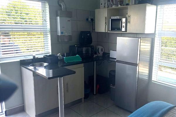 Modern Bachelor Pad in Sought-After Myburgh Park
Welcome to this stylish and fully furnished bachelor flat, located in the highly ...