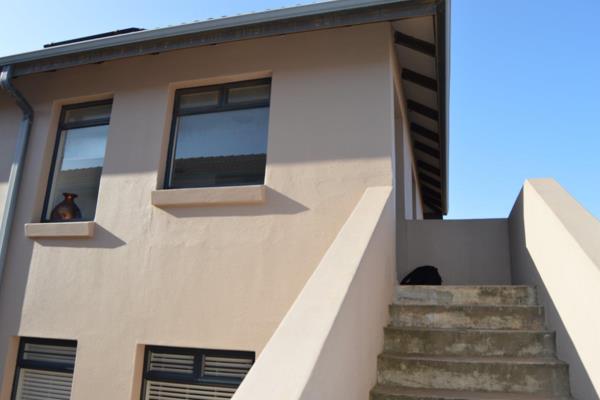 2 Bedroom apartment for sale in Kidds Beach.
2 Bedroom with BIC, one room with sea view. 1 Bathroom, Kitchen with sea view open plan ...