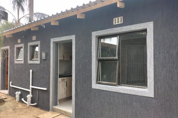 A Bachelor (Studio) cottage to rent in a boom gated neighborhood located in Kempton park ext 4- Near Glen Marais. 

Featuring an open ...