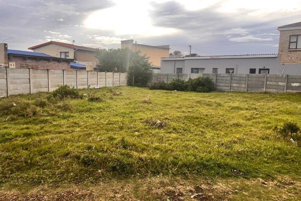 This 444m&#178; vacant plot, located in Pellsrus, offers an ideal location for building your dream home. The stand is walled on two ...