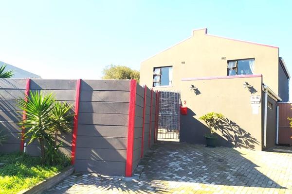 Welcome to your dream family home in Richwood, Milnerton, Cape Town!

 This charming ...