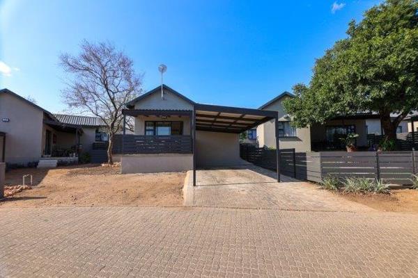 This delightful 1 bedroom, 1 bathroom property in Zandspruit The Valley offers a perfect ...