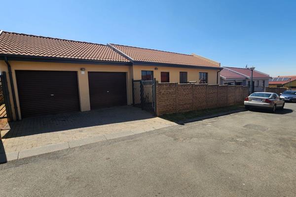 This full title home in a Security Estate offers 3 well sized bedrooms, 2 bathrooms, a ...