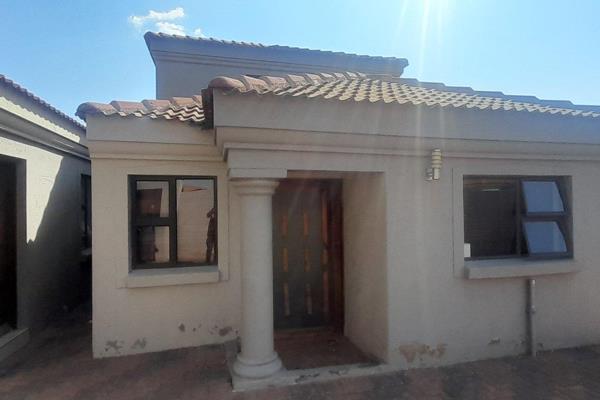 Modern 1 bedroom 1 bathroom flat available in Dawn Park for R5300. There are other tenants on the property as well. Unit has a open ...