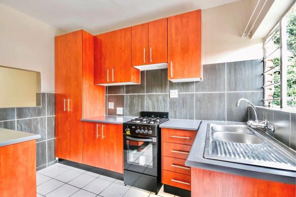 Lovely unit recently remodelled corner unit with a brand new kitchen and a fresh coat of paint.  This unit is perfectly positioned in ...