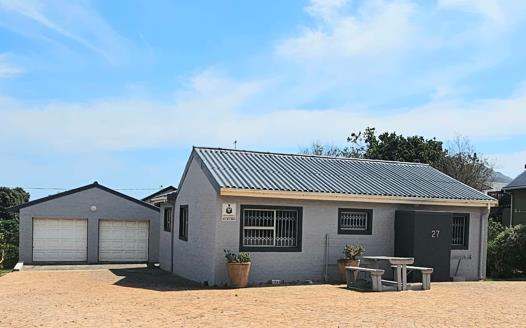 2 Bedroom House for sale in Pringle Bay