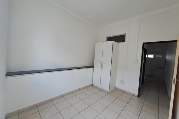 Unit available from R2750, R2950
1  Bedrooms. 
The unit offers a kitchen, lounge, 1 bedroom and 1 bathroom. There is gas heated ...