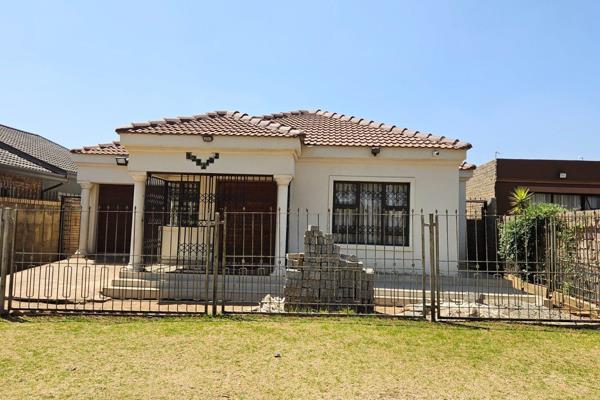 This beautiful four bedroom home in Pimville is a perfect blend of modern comfort and ...