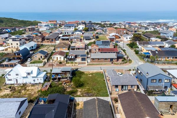 This cute home is minutes from the beach!  Facebrick low maintenance with practical ...