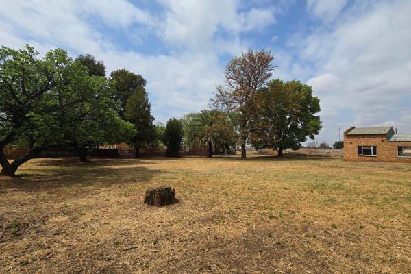 This 1.3-hectare smallholding is fully fenced and offers endless potential for development or a comfortable lifestyle. Located ...