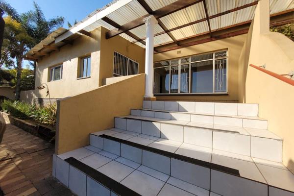 6-Bedroom House to Let in Rant en Dal, Krugersdorp
Property Details:
•	Rent: R26,000 per month (excluding water and ...