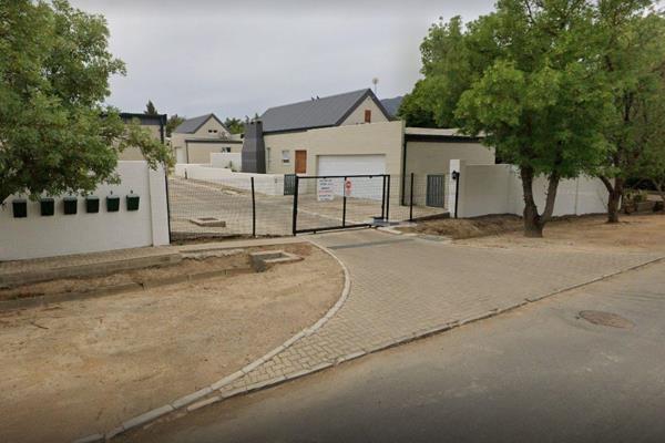 Introducing a fantastic opportunity to own a beautifully maintained townhouse in the serene countryside of Porterville, Western Cape. ...