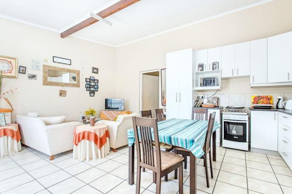 This cozy and well-located granny flat is situated in Peerless Park, within walking distance of Aristea Primary, Fanie Theron Primary ...