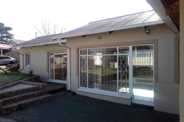 Modern 2-Bedroom, 2-Bathroom Unit in Arnheim – Ideal Starter Home!

This well-maintained ...