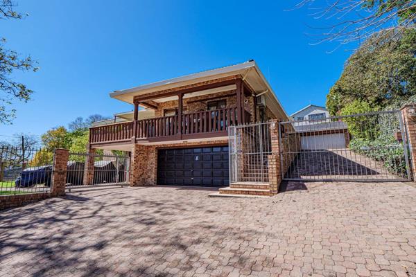 Experience the perfect blend of space, comfort, and convenience in this charming Farningham Ridge home. Elevated above road level on a generous 934 sqm stand, this property boasts a low-maintenance face brick exterior and 396 sqm ...