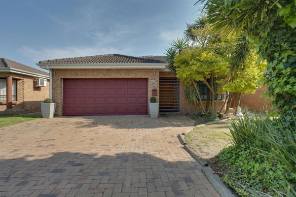 Welcome to the charming town of Durbanville, located in the Northern Suburbs, and for sale in The Crest. 

This beautiful town is ...