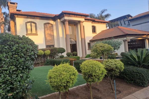 Stunning double-story cluster home, situated in the sought-after Estate of Monte Cristo in Beyers Park.

Walking into this stunning family home, you are greeted by a double volume entrance. 
 
Property features:

- 3 ...