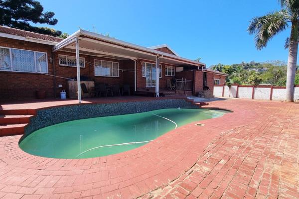 Sunningdale 4 bedroom freestanding home with a single garage and swimming pool. Conveniently located next to a pre primary school ...