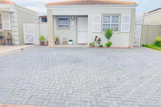 2 Bedroom House for sale in Strandfontein