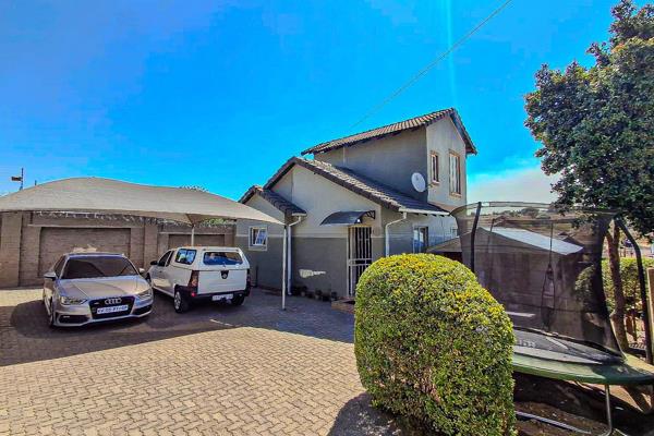 This beautiful 3 bedroom home is for sale in Kya Sands. This property is in a gated community with controlled acess to ensure your ...