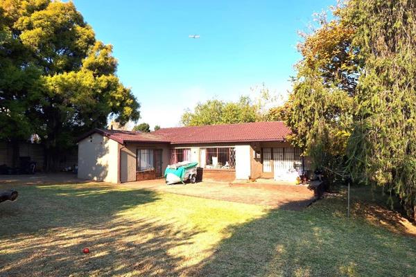 House For Sale In Klippoortjie A I, Mimosa Park.

Immaculate home in boomed off area! 

Located in a desirable neighbourhood, this ...