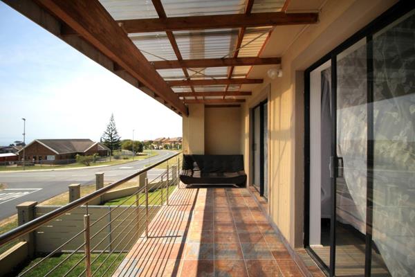 Jawitz Property Mosselbay  proudly present this townhouse on a Exclusive mandate:

Discover your perfect home in this charming ...