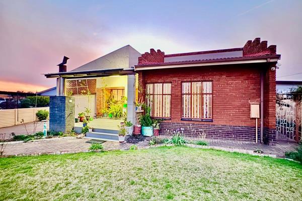 On Auction, Sole and Exclusive Mandate

Discover this beautifully designed 4 bedroom, 3 bathroom home in Lennoxton, Newcastle ...