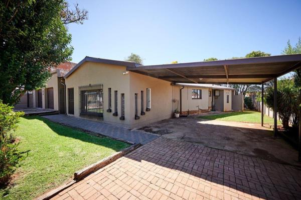 It&#39;s a fully re-painted house...

* 2 entrances | one with a double locked up garage and locked gate. The other one with a ...