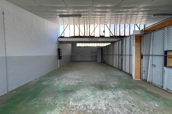 107A, Bromwell Street, Woodstock, Cape Town:

- Size: 657 m2

- Type: Warehouse / ...