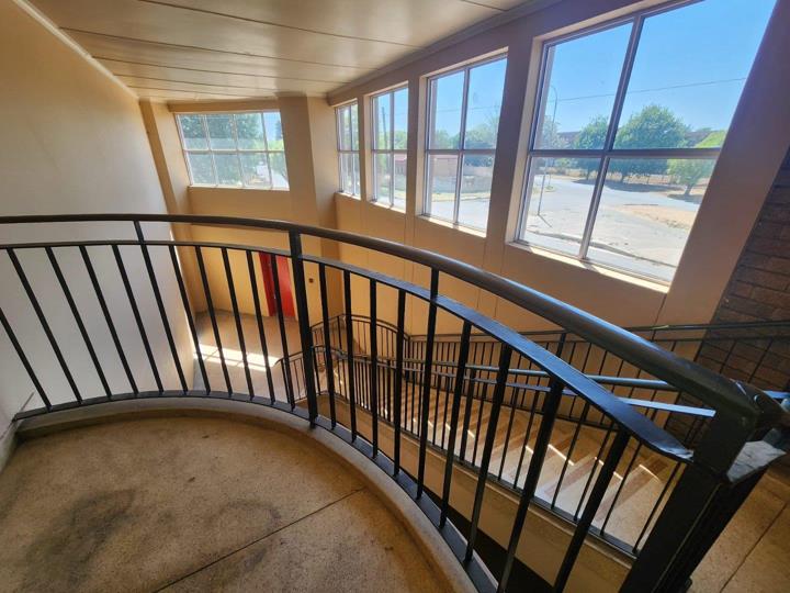 2 Bedroom Apartment / flat for sale in Randfontein Central - P24-115033033