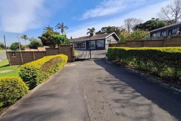 Lovely 3-bedroom house in Pinelands featuring a spacious, granite-fitted kitchen with a gas HOB/UCO and sliding doors that open to a ...