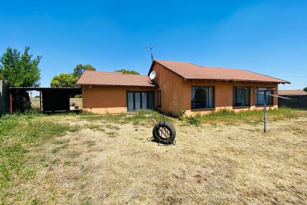 Overview: Welcome to this delightful 3-bedroom, 2-bathroom house nestled in the tranquil Klippotjie AH area. This charming property ...