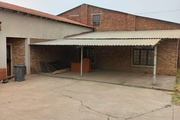 Neat industrial unit of 1870m2 in a secure area in Bapsfontein.
Warehouse/factory size - approx. 1870sqm, Office size - approx. ...