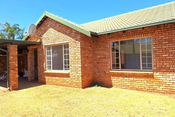 Lock up and go!!
3 Bedroom single storey sectional title located inside Estate close to ...