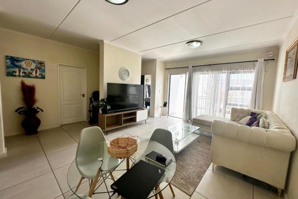 Contemporary 3-bedroom home available for rent in Greenstone Ridge.
A stunning unit boasting a sleek design with tiled flooring, 3 ...