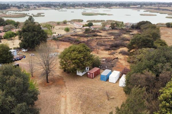 Scenic Views: Enjoy breathtaking views of the picturesque Dam, providing a peaceful and scenic backdrop to this property.

Key ...