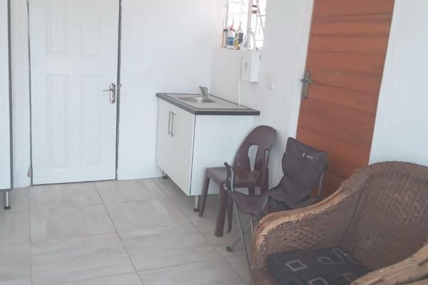 This Apartment offers a kitchenette, 1 bathroom with shower, 

a living room and ...