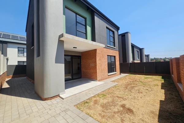 This modern Duplex comes with 3 bedrooms, 2.5 bathrooms, open plan kitchen , with a separate scullery , open plan dinning room. 
This ...