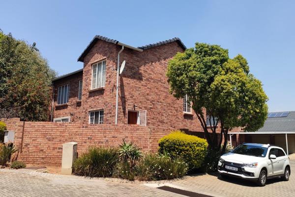 Modern 3-bedroom face brick townhouse...

Starting with an inviting spacious entrance ...